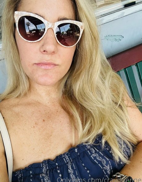 craydrienne sex model img