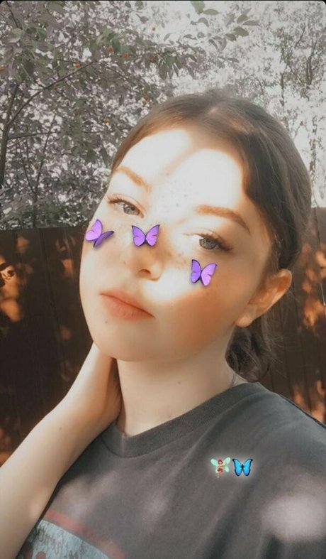 valya_ star nude image