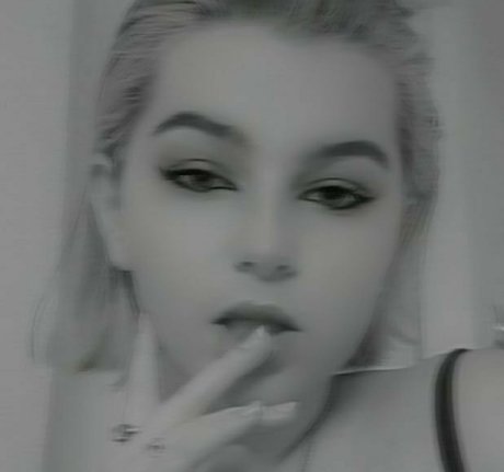 valya_ model pornographic photos