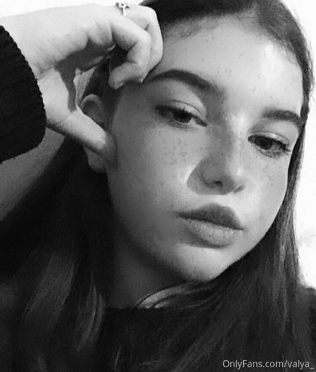 valya_ beautiful actress img