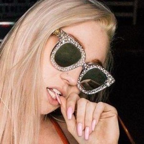 KendraSunderland model porn photos