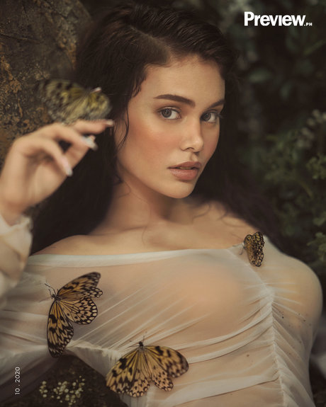 Ivana Alawi sexy star images