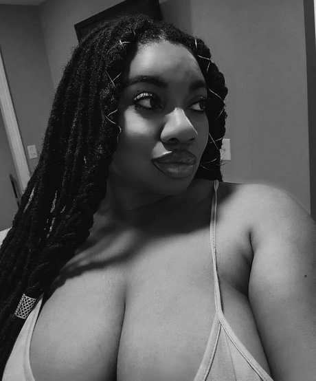 Locked Honey Princess model sexy picture