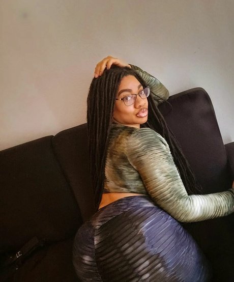 Locked Honey Princess pretty pornstar image