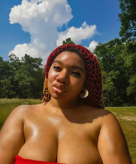 Locked Honey Princess beautiful actress picture