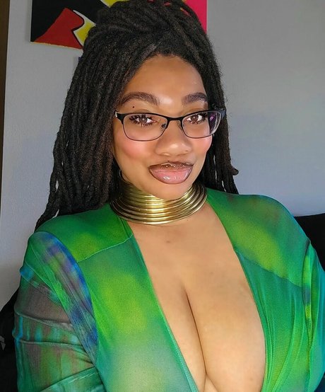 Locked Honey Princess high quality actress photos