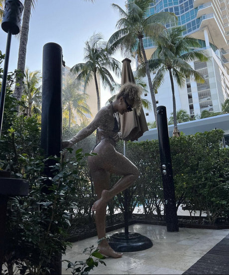 Jasmine Sanders star beautiful pics