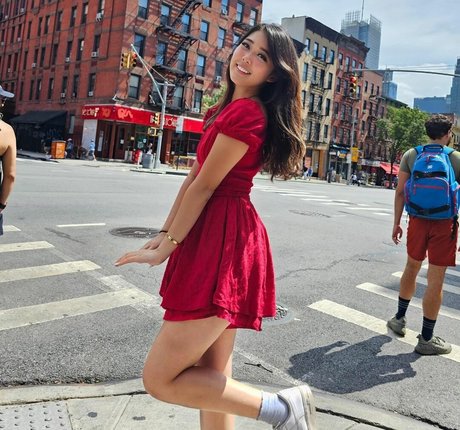 ExtraEmily star top gallery