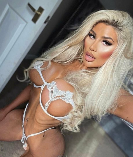 Angelique Noir porn model images