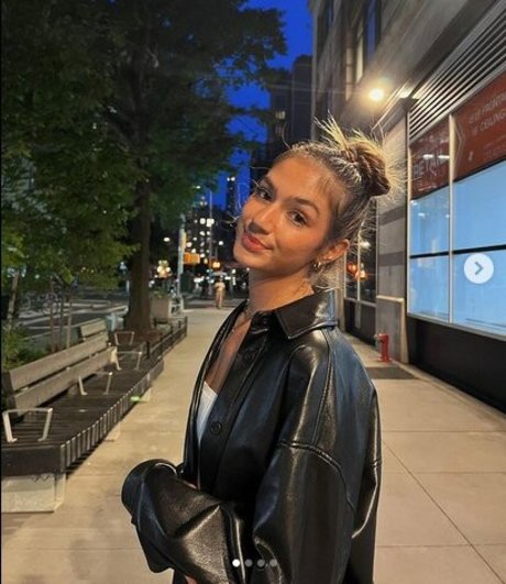 babe brunette onlyfans sexy pictures