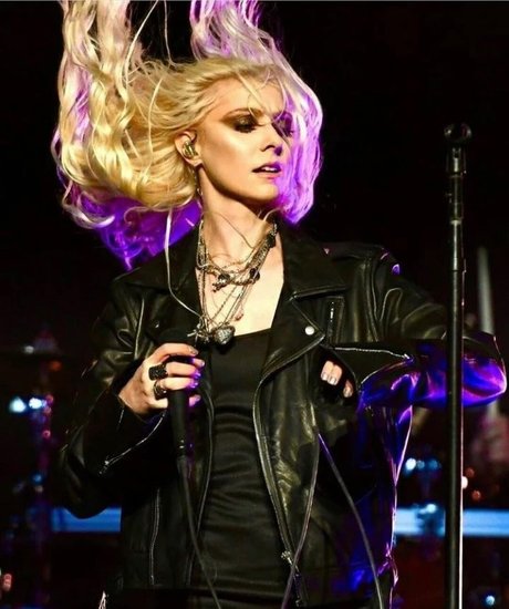 Taylor Momsen pornstar nice archive