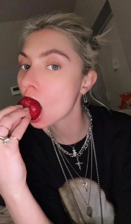 Taylor Momsen high quality model gallery