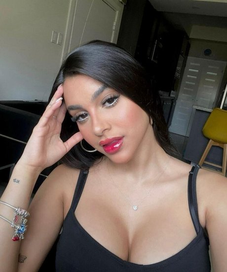 Valeria Carruyo model image