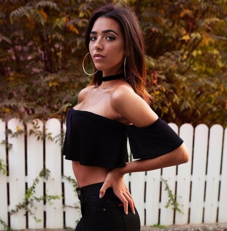 ASMR Glow xxx model picture