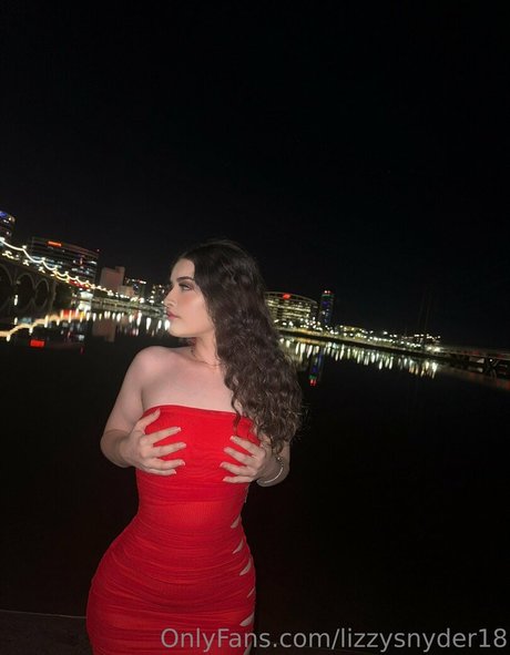 lizzysnyder18 star pornographic pic
