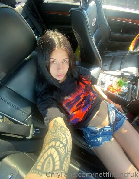 lizzysnyder18 model sexy img