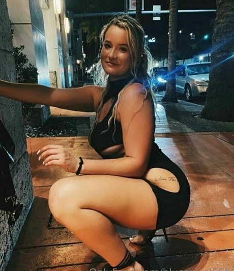 feet milf onlyfans naked photo