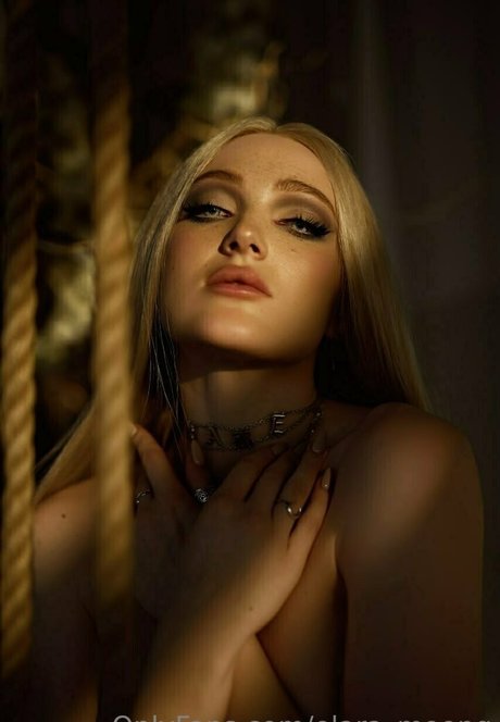 elara moonq high quality star photos