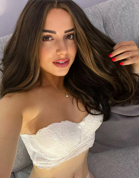 teegratheoracle model pretty galleries