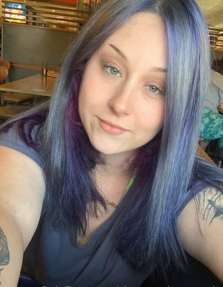 shampoolovesande model erotic photo