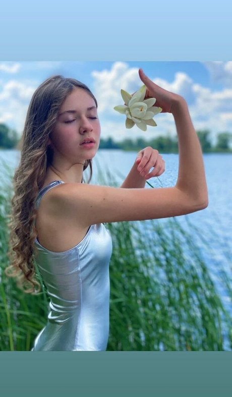 Stefania Deriabina beautiful star img