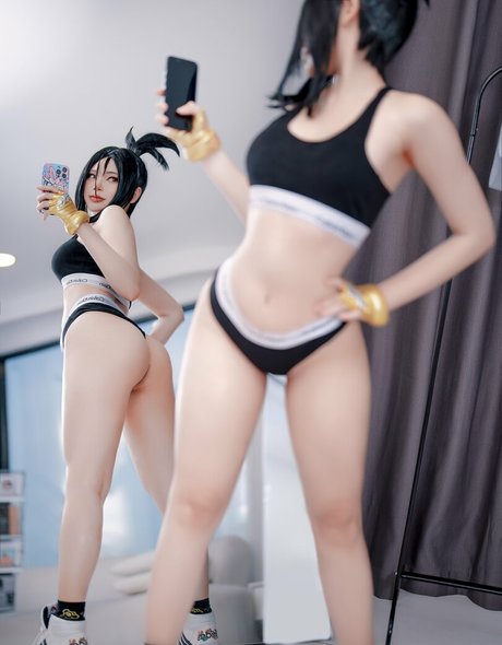 ZinieQ Cosplayer nude actress pic