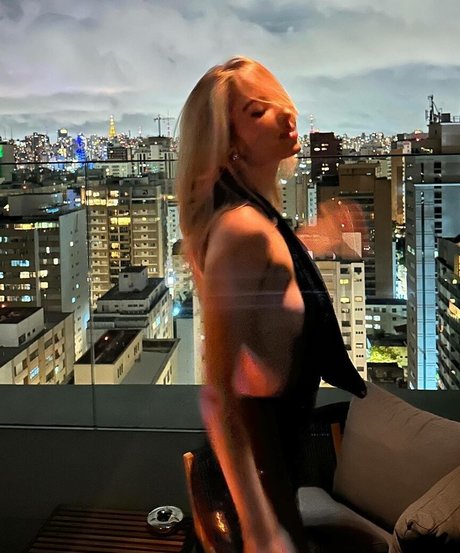 Giovanna Chaves adult model pics