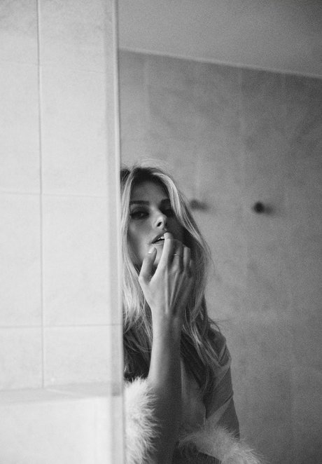 Natalie Jayne Roser porn model img