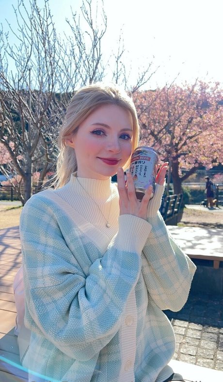 Peachymilky hot star photo