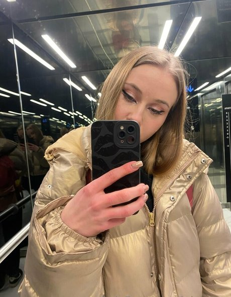 lolalovve pornographic model galleries