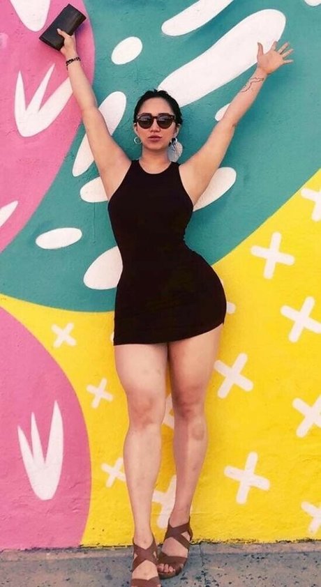 Dajinism star hot photos