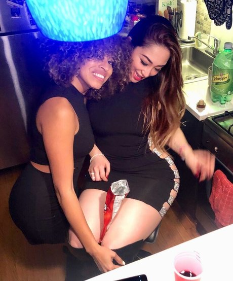 hooters onlyfans free nude galleries