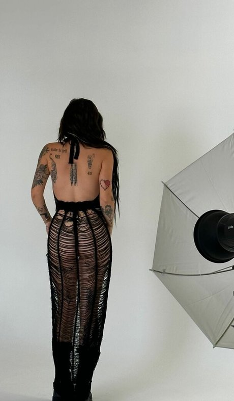 Craysounds nude model gallery