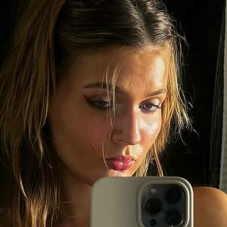 Ella Bleu star porn pics