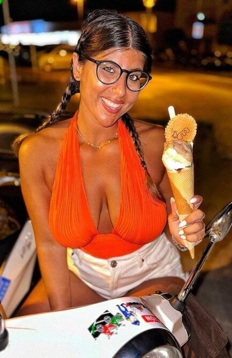 Valentina De Nucci adult actress pics