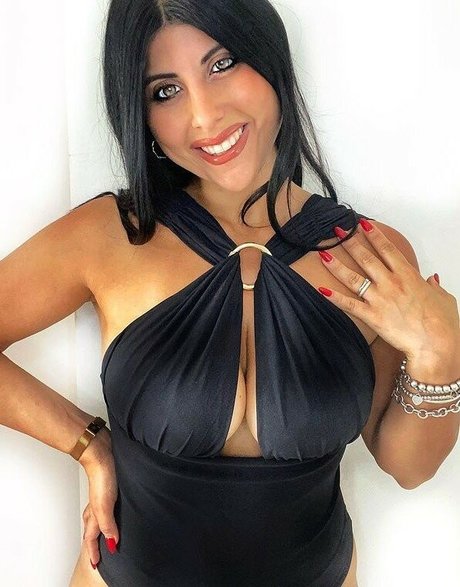 Valentina De Nucci model sexy picture