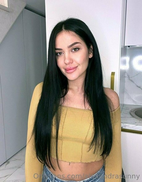 alexandrasunny model sexy picture