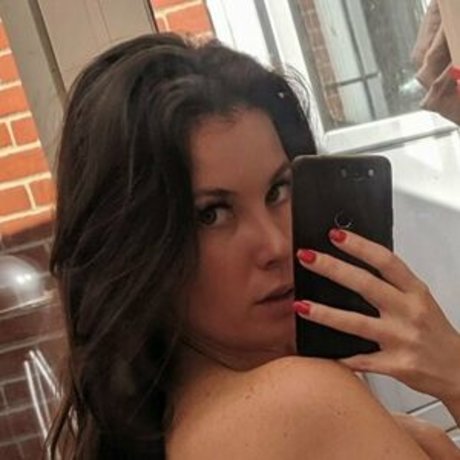 Simmands model sexy pictures