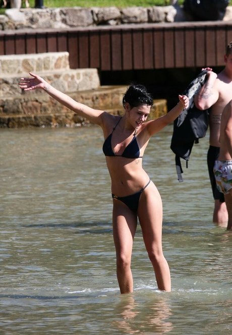 Ana Castela high quality actress pictures