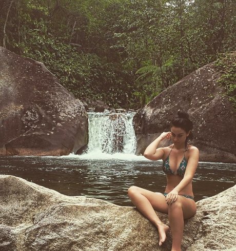 Larissa Erthal porn model images