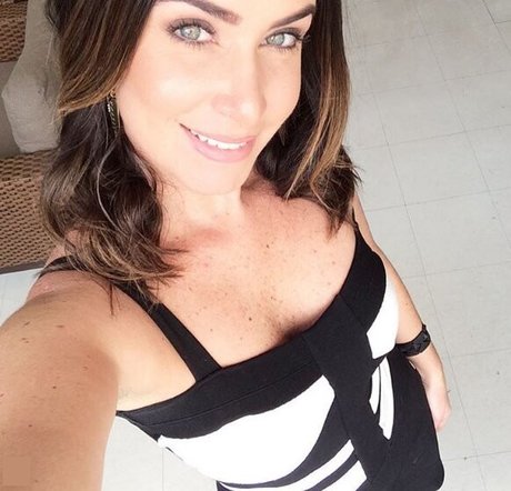 Larissa Erthal high quality star photos