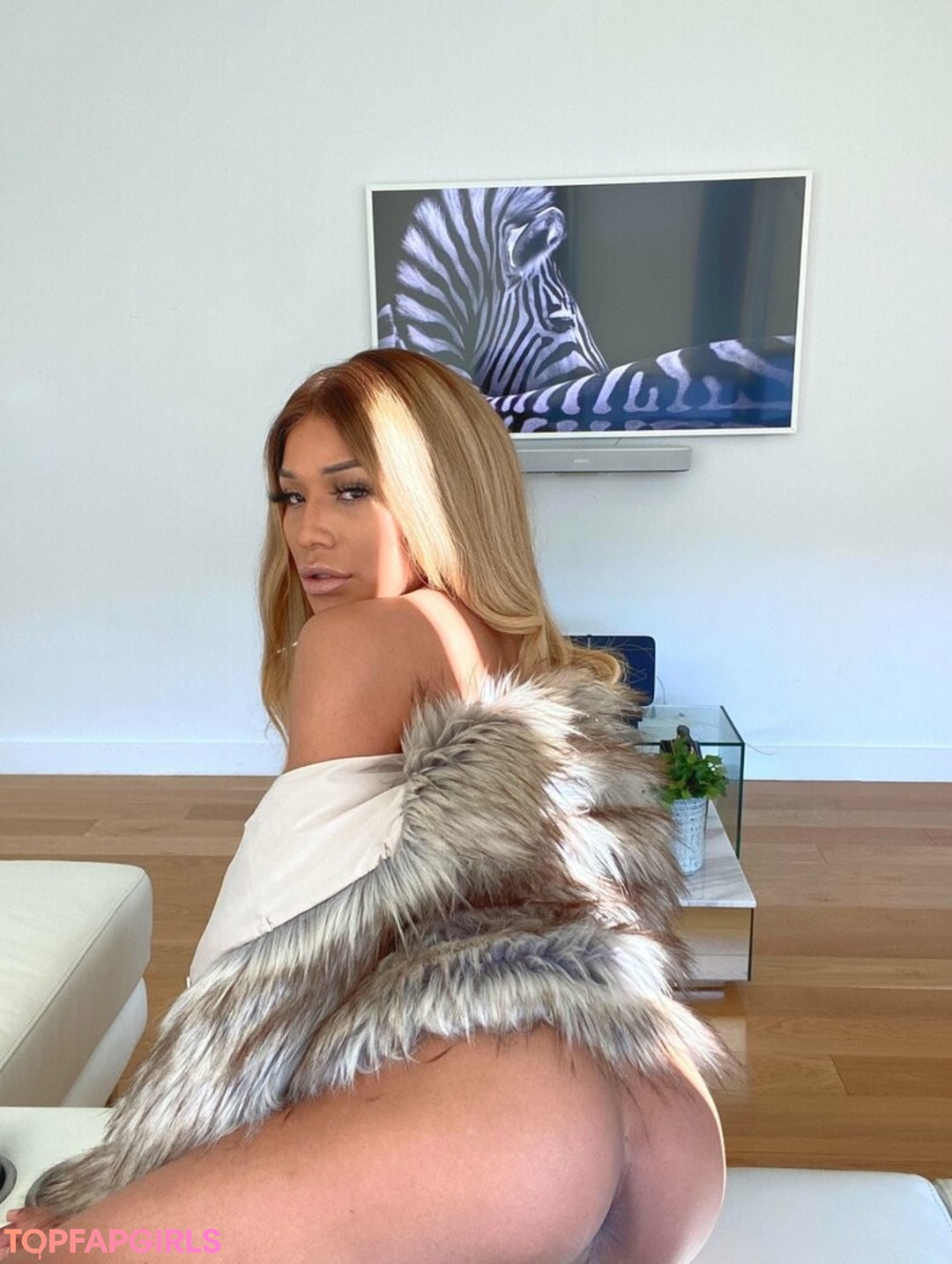 thessupreme star hot archive