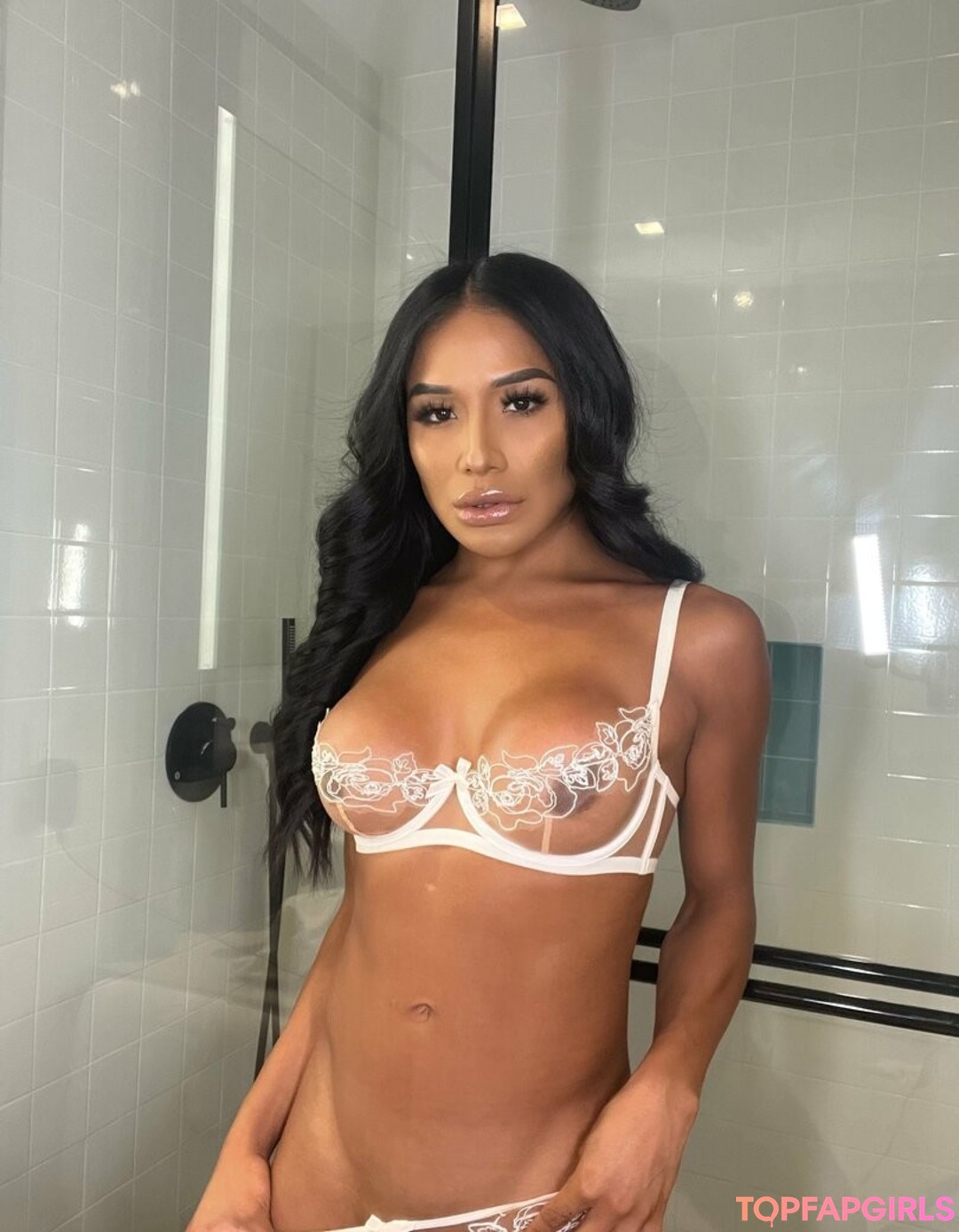 thessupreme nude model images