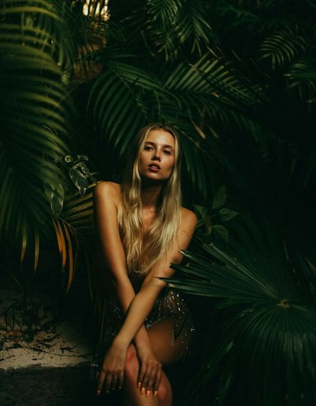 Polina Malinovskaya pretty star img