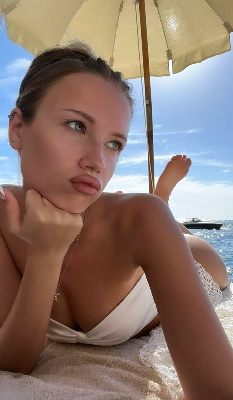 Polina Malinovskaya model pretty photo