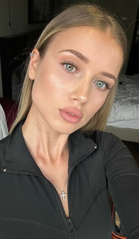 Polina Malinovskaya nice model archive