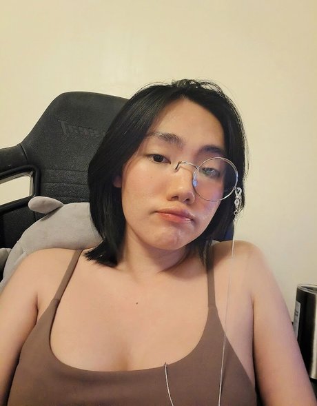 Poon Wrunya porn star photos