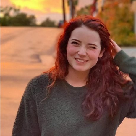 Goodnight Moon sexy star photo