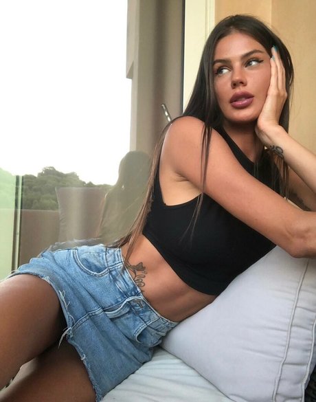 Monika Kinga pretty star image