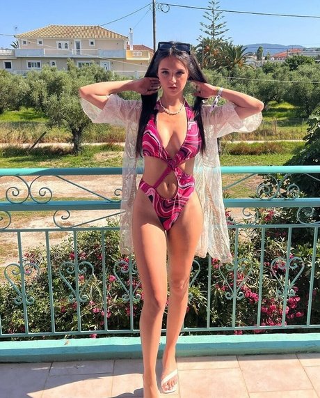 Lily Draycott hot star galleries